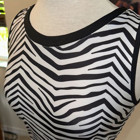 Bolle Black/White Zebra Print Sleeveless Active Top Size Medium - Picture 7 of 12